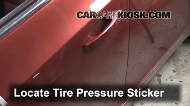 2013 Chevrolet Cruze LT 1.4L 4 Cyl. Turbo Neumáticos y ruedas Controlar presión de neumáticos